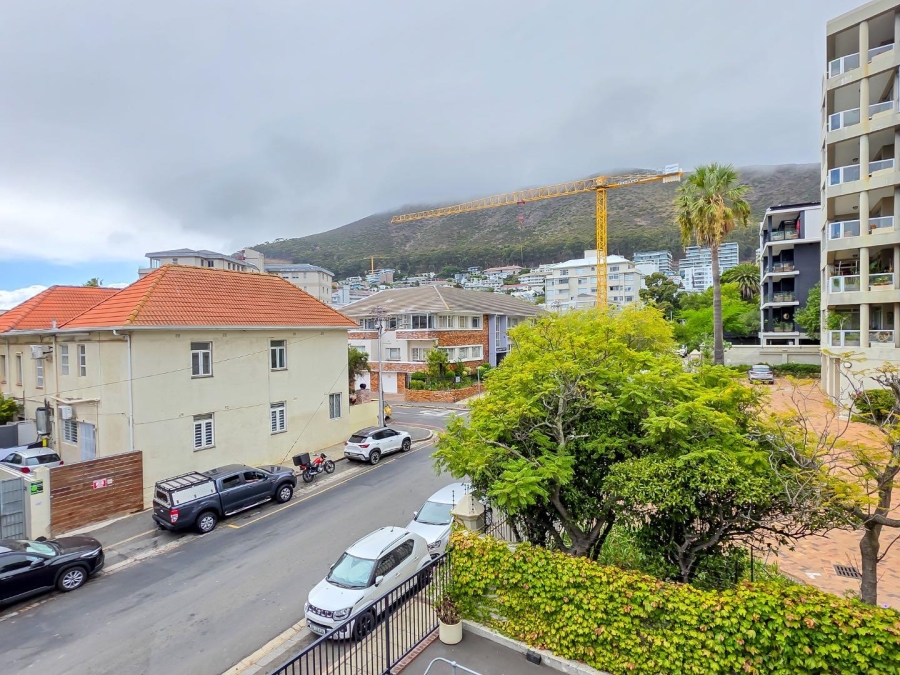 To Let 1 Bedroom Property for Rent in Sea Point Western Cape
